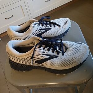Brooks Running Shoes in Gray and Black